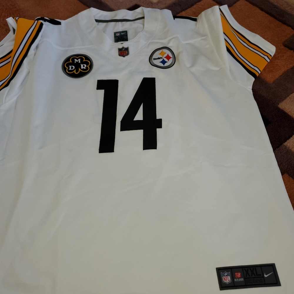 Football Jerseys - Picture 5 of 6